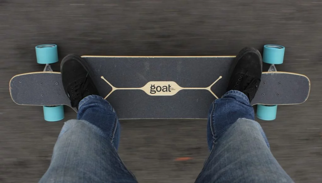 Longboard – dla kogo będzie lepszy niż deskorolka?